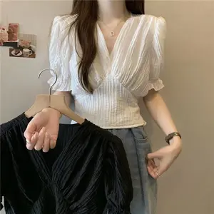 Kemeja pinggang pas gaya Prancis baru, lengan pendek, lengan puff yang melangsingkan, atasan leher-V untuk wanita. V-Neck