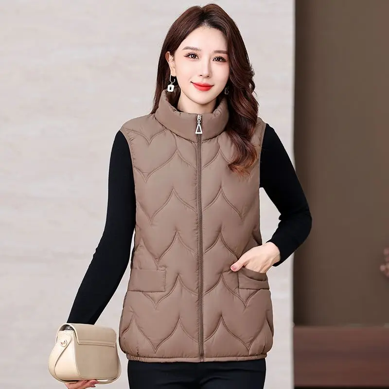 Áo Vest Nữ, Trung Người Già Và Cao Tuổi, Thích Hợp Cho Mùa Thu Và Mùa Đông, Hàng Mới Về, Ngoại Cỡ, Áo Khoác Cardigan Cổ Chân Đế Cho Mẹ, Áo Vest Dày, Thích Hợp Cho Người Già Women Top Nhung Màu Đỏ