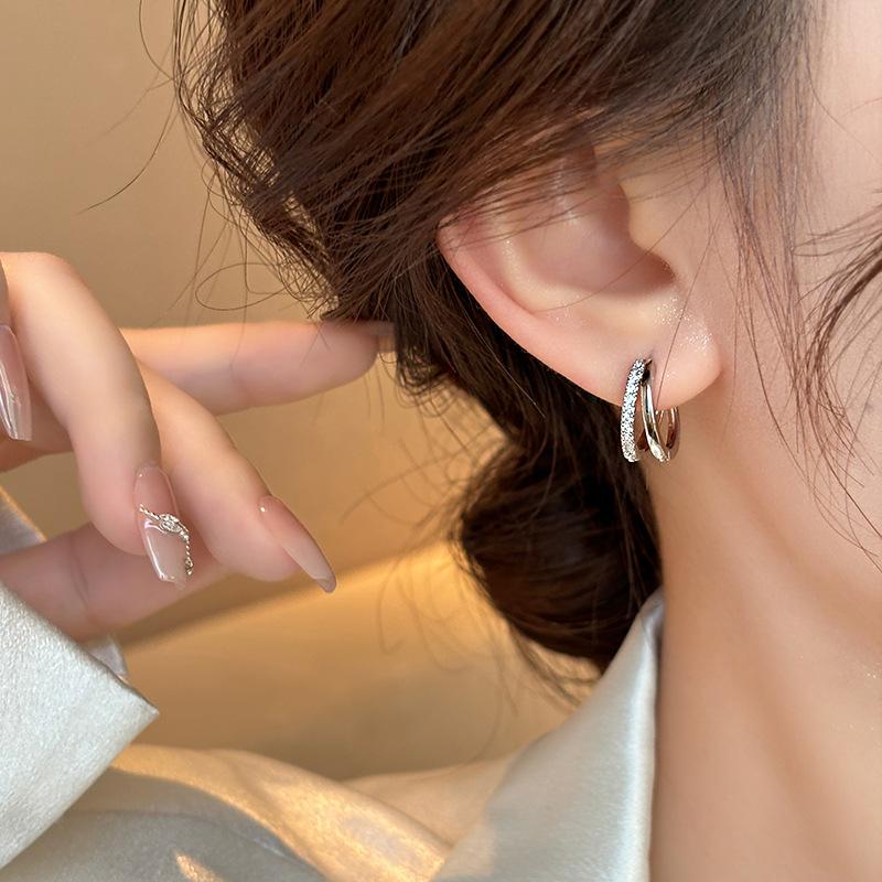 Product Introduction of ต่างหูวงกลม เรียบหรู ทันสมัย ดีไซน์เรียบง่าย เหมาะสำหรับผู้หญิงโจ๊กเกอร์ ต่างหูคู่ 4