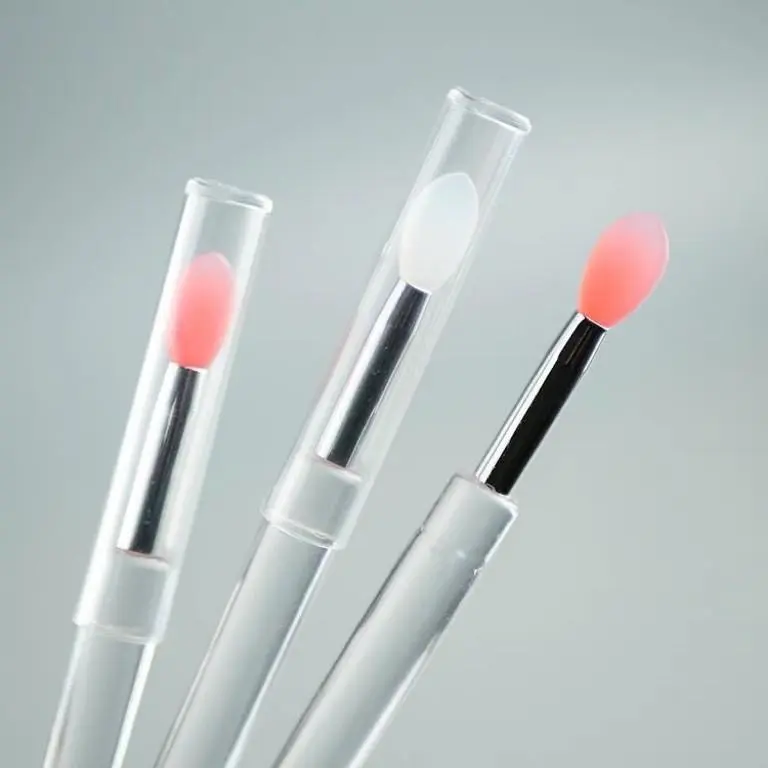 Cọ tô son môi lấy mặt nạ ngủ môi silicon tiện lợi có nắp đậy 1