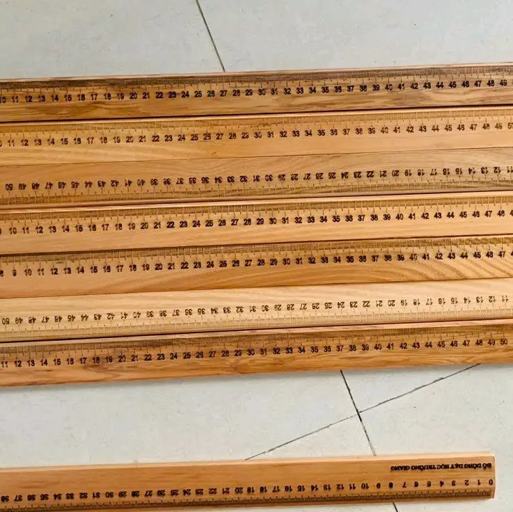 Thước gỗ tự nhiên 30cm , 50cm , 60 cm khắc vạch tia số rõ , phun PU bóng cho giáo viên , học sinh 6