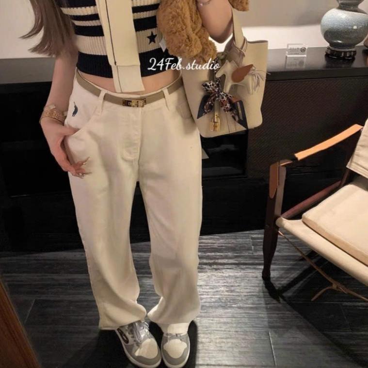 Quần kaki nữ màu trắng ống xuông thêu ngựa phong cách basic QAN26 - 24Feb.studio