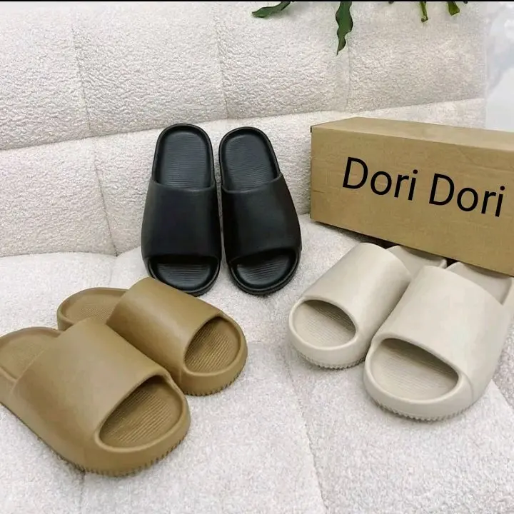 Dép dúc bánh mì Naiki trẻ trung năng động.