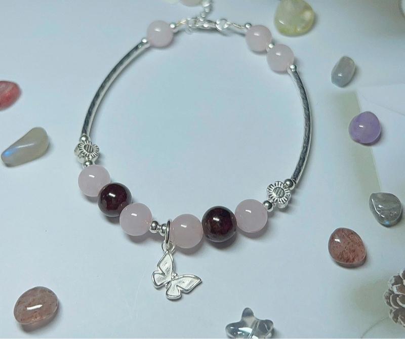 Product Introduction of Vòng tay Lona Gems S925 mix đá garnet kết hợp đá thạch anh hồng thiên nhiên cao cấp năng lượng 1