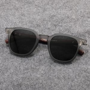 แว่นกันแดดย้อนยุคสำหรับผู้ชายและผู้หญิง, ป้องกันรังสียูวี, รุ่นระเบิดดาราอินเทอร์เน็ต, แว่นกันแดดขาเม็ดไม้