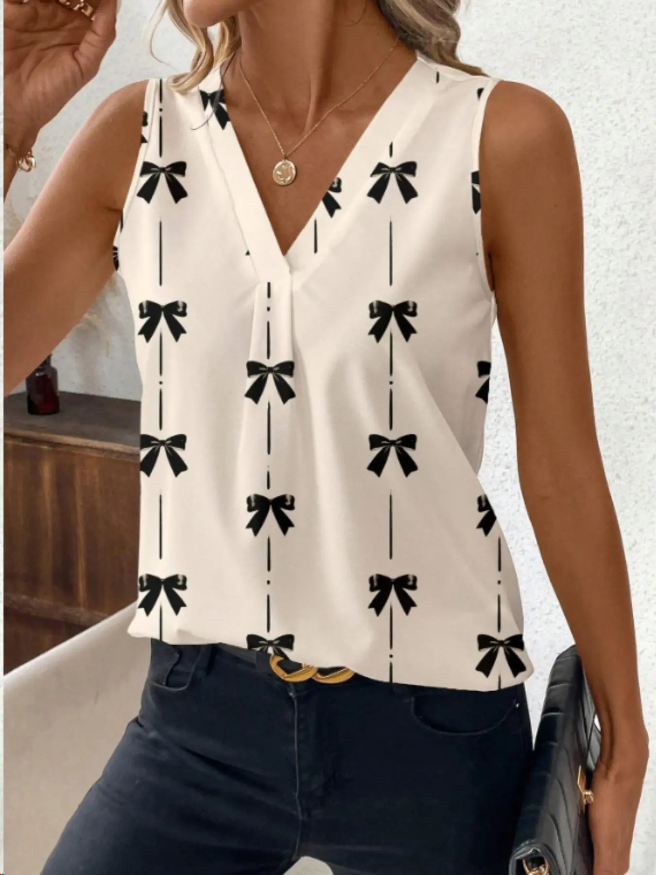 Women's Bow Print V Neck  Top, Casual Sleeveless Top for Summer, Ladies Clothes for Daily Wear