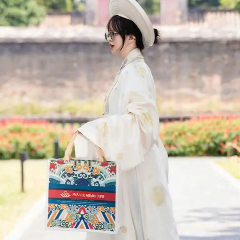 Túi Vải Đay Phấn Nụ Hoàng Cung Vintage Mang Phong Cách Cổ Điển Và Hiện Đại, Hoa Văn Độc Đáo và Lưu Giữ Nét Đẹp Văn Hoá VIệt Nam Bag Kem 3