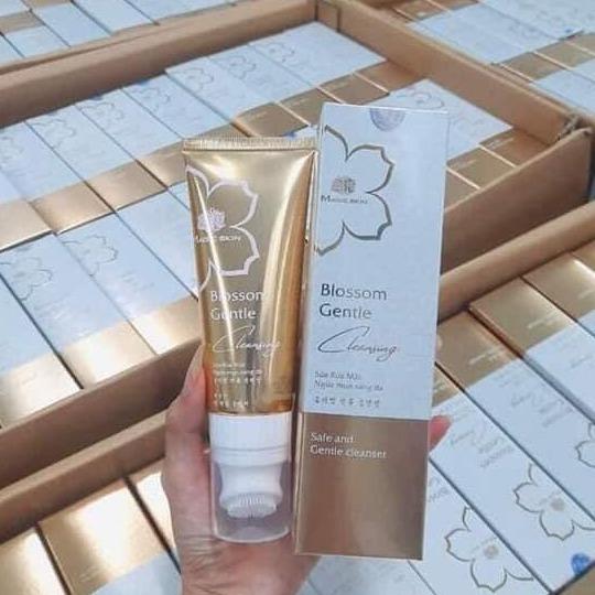 Sữa rửa mặt dịu nhẹ dưỡng trắng Magic Skin 400ml