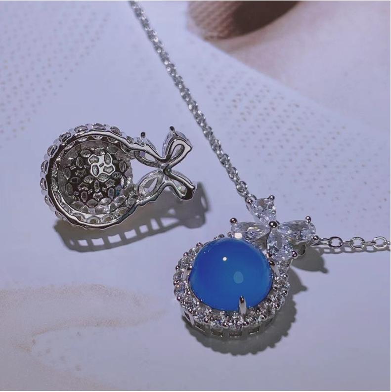 Product Introduction of Natural Gemstone Ice Chalcedony Pendant for Women, Jadeite Necklace Pendant, Escaping Princess Chalcedony Inlaid Green Agate Pendant 17