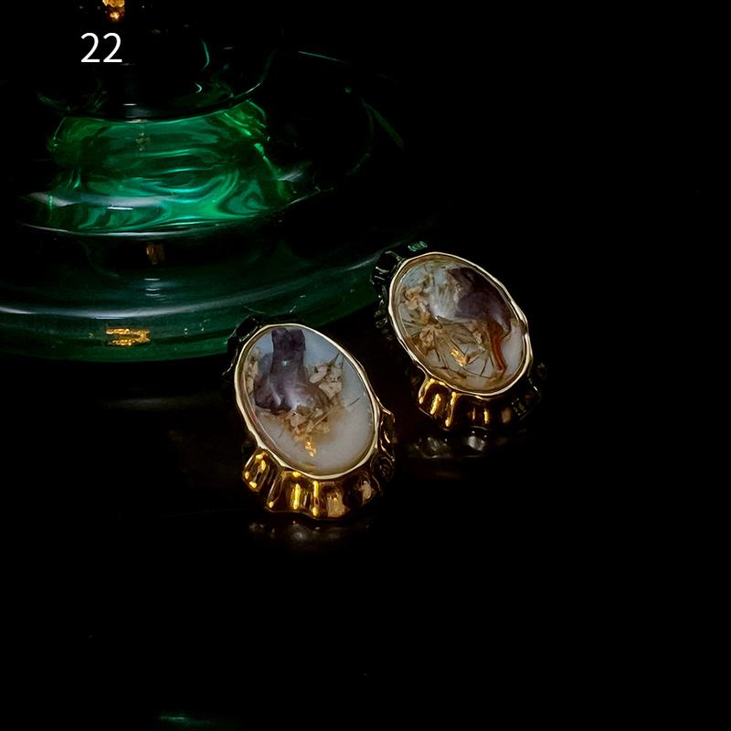 Product Introduction of 3 Pairs of French Ancient Amber Dried Flower Hot-Sale Earrings Combination Link Original Niche Gold Plated S925 High-Grade Earrings 26