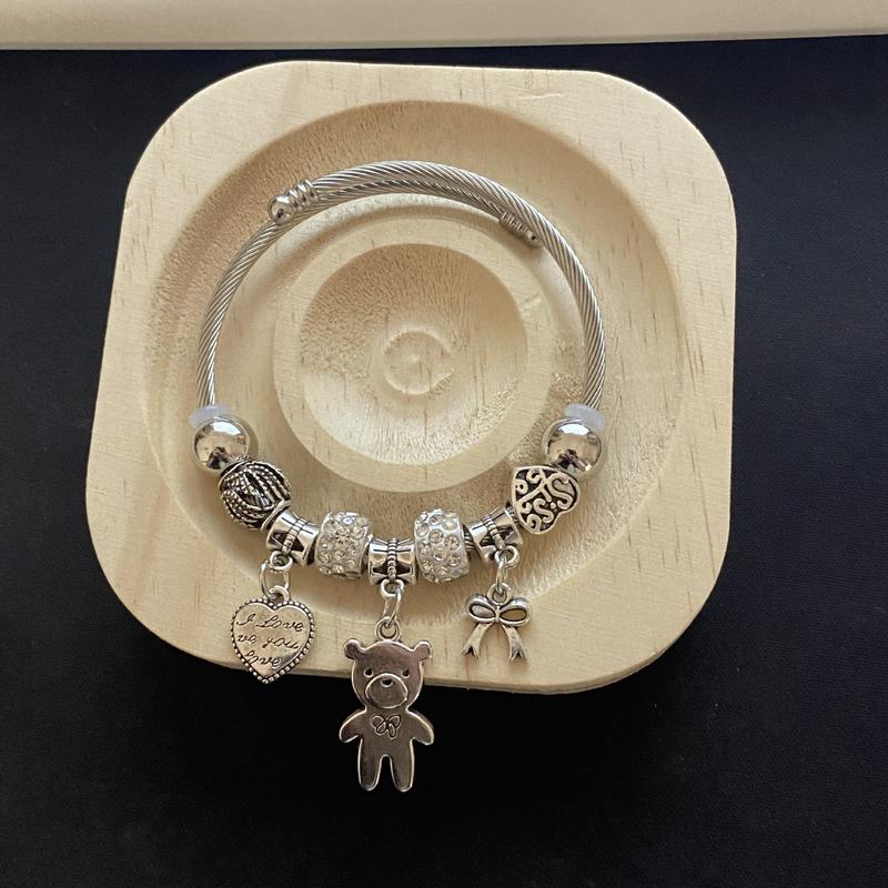 Product Introduction of Vòng Tay Nữ, Phong Cách Âu Mỹ Phổ Biến Với Thiết Kế Hình Gấu Và Trái Tim Đào, Có Thể Điều Chỉnh, Phong Cách Sang Trọng Giá Cả Phải Chăng, Trang Trí Vòng Tay, Với Chi Tiết Nơ 8