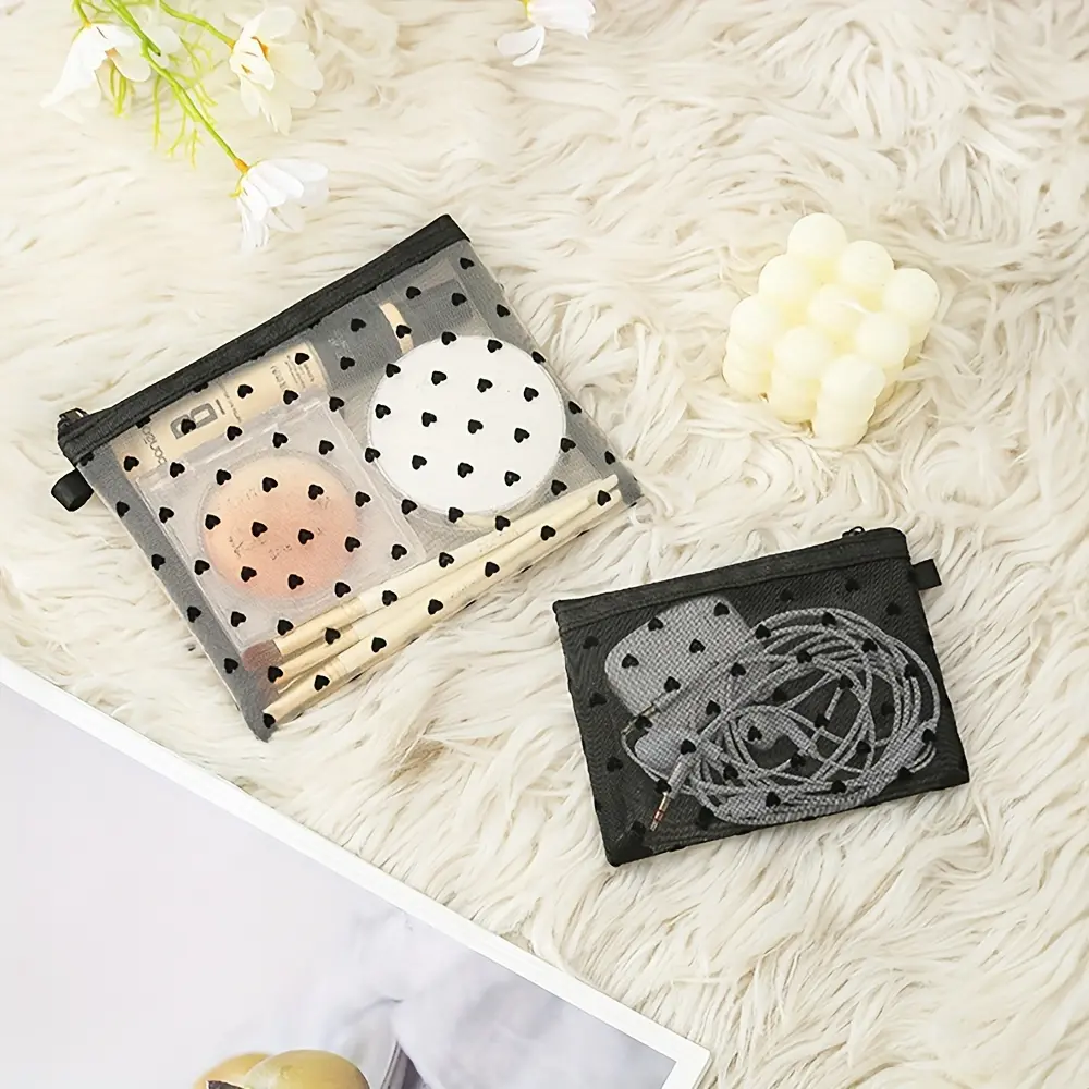 Chic Black And White Heart-Shaped Mesh Cosmetic Bag-Portable Zipper Wash Supplies Storage Bag, Perfect For Lipstick, Coins And Makeup Necessities, Non-Waterproof Polyester Fiber, Toiletries Travel Bag