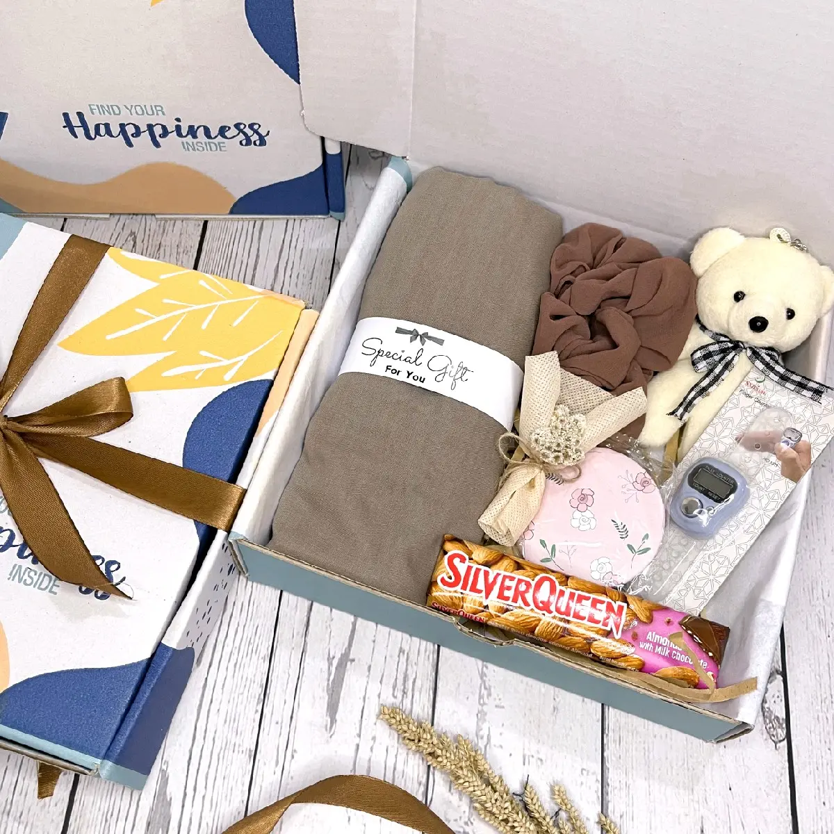 Hampers Hijab Voal Paris Premium | Kado Ulang Tahun | Kado Pernikahan | Giftbox Cewek Muslim | Square Lembut Kerudung Segi  Empat