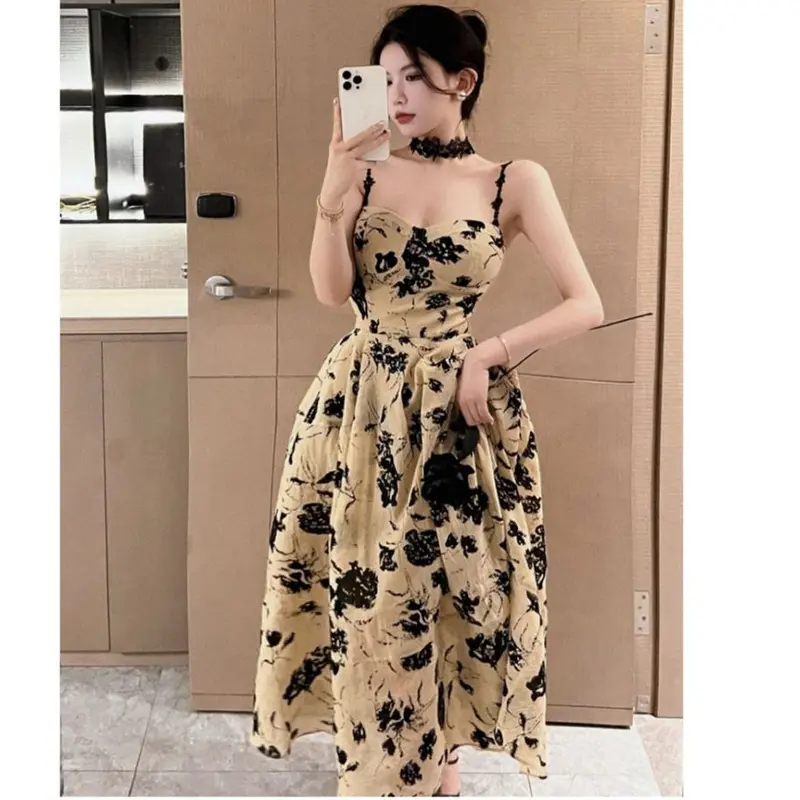 7890 đầm trễ vai dây dáng dài đi biển douyin dự tiệc sang trọng đầm vàng nhạt voan hoa nhí gu nữ thanh lịch 5