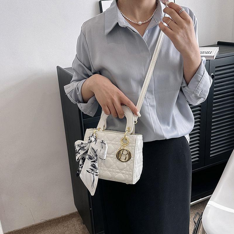 Product Introduction of Túi Diana, Cao Cấp, Thời Trang Nữ, Túi Xách Tay, Hình Thoi, Siêu Hot, Dễ Phối Đồ, Đeo Vai, Đeo Chéo, Túi Vuông Nhỏ 2024 Hàng Mới Về 13
