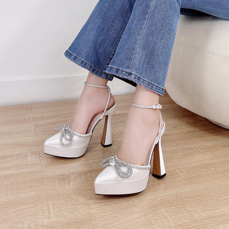  Giày cao gót  BT854  Hàng fullbox  cao 13 phân- Giày SANDAL Bít Mũi kèm họa tiết nơ đính đá vòng dây cổ chân đế trụ; hở gót đúp trước 3p 
