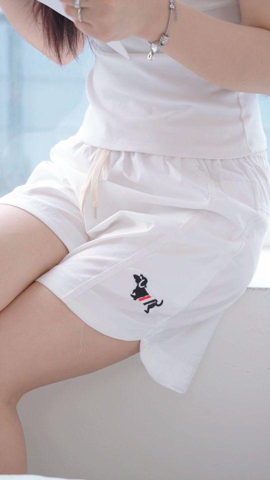 Product Introduction of Quần short nữ chất vải kaki dãn , hình thêu basic 1