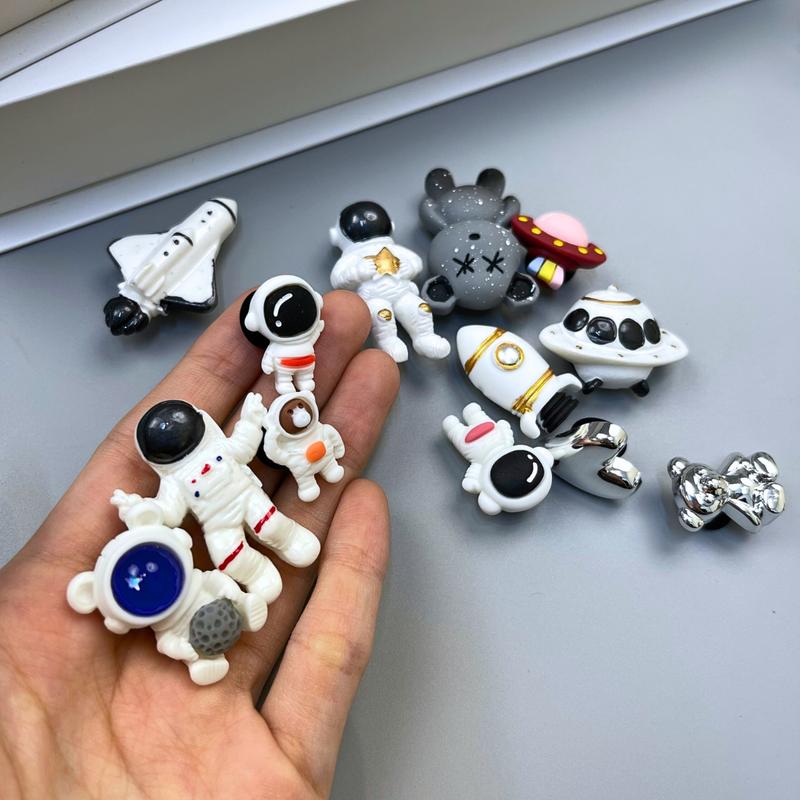 Sticker, Charm 3D chủ đề kẻ du hành bán lẻ Gamo gắn Dép , Dép Sục, Cá Sấu JB-177 5