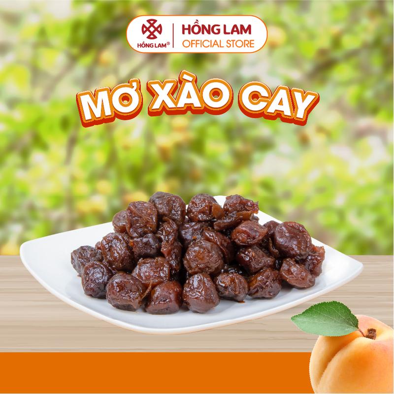 Ô mai mơ xào cay Hồng Lam, hay còn gọi là xí muội mơ xào cay, có hương vị chua cay ngọt tự nhiên, thưởng thức trực tiếp