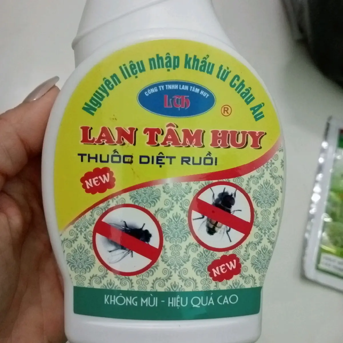 Thuốc ruồi lan tâm huy chai 350ml không mùi an toàn hiệu quả.