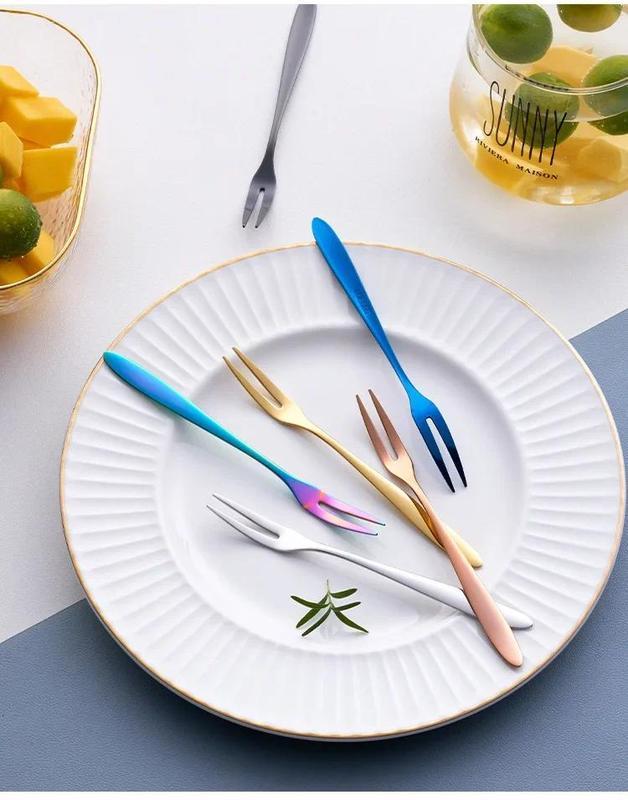 Product Introduction of Stainless Steel Fruit Fork Household Golden Fruit Western Dessert 2