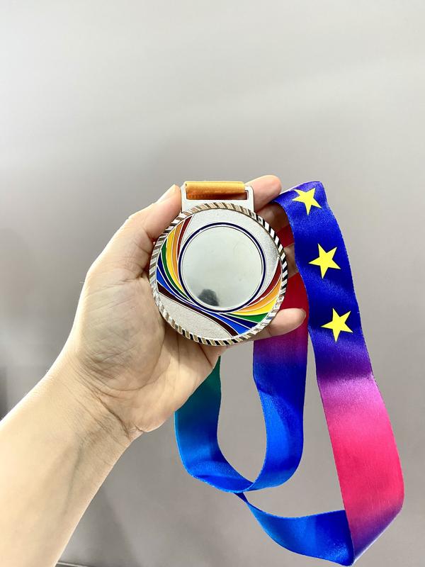 Huy chương thể thao sắc màu, huy chương dây lụa đẹp - Miễn phí thiết kế và in tem dán 5