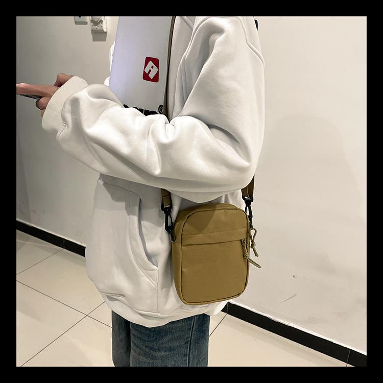 Product Introduction of túi Messenger Dành Cho Nam Giới, Thương Hiệu Thời Trang Mới 2024, Phong Cách Thường Ngày Và Đơn Giản, Túi Đựng Điện Thoại Di Động Túi Đeo Vai Nhỏ Thích Hợp Cho Nam Giới, Phong Cách Ins, Ba Lô, Túi Đeo Vai Nữ 14