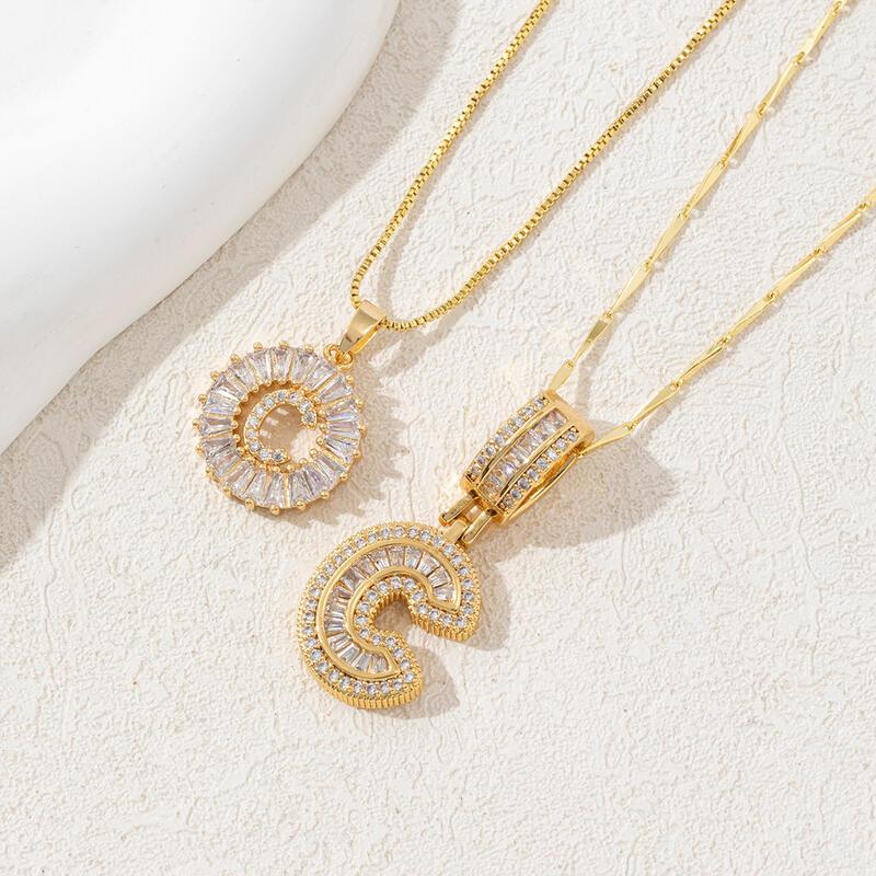 Product Introduction of Full Diamond Rock Candy 26 Letter Pendant Necklace for Women, Copper Set with Zirconia Plating and True Gold Round Flower Letter Set 10