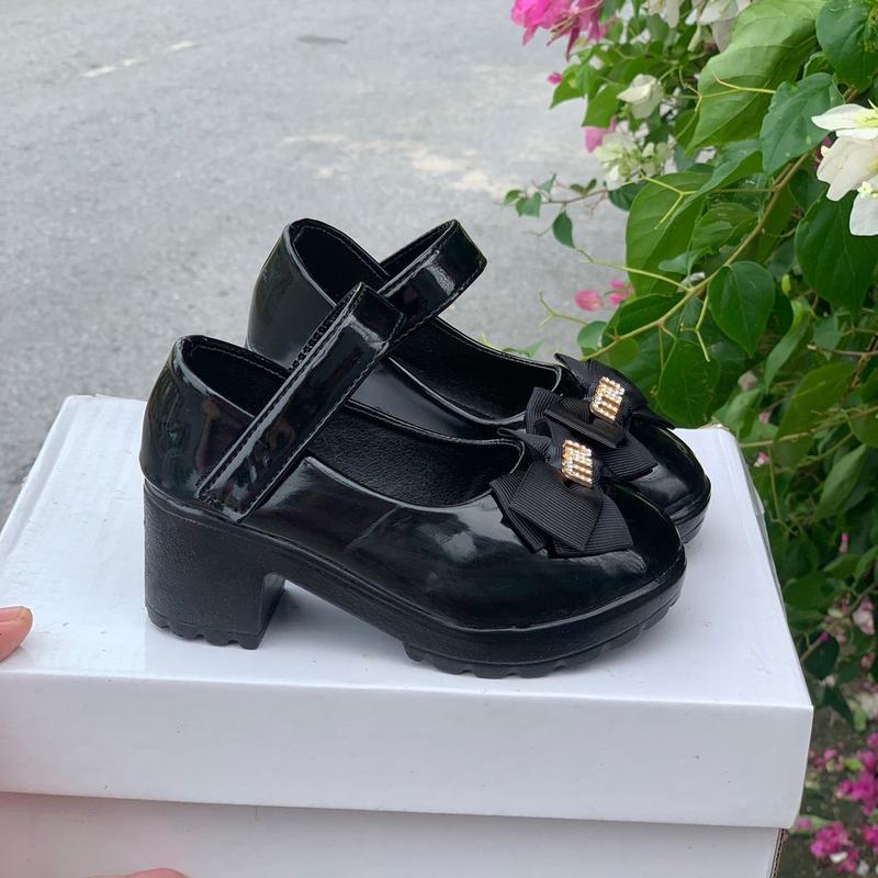 ( Phom Nhỏ Tăng 2 size Cao Gót Bé Gái Nơ Da Mềm Dành Cho Bé 2-10 Tuổi Đế Cao Nhẹ Êm Chân. (Phom nhỏ) đôi guốc giày trẻ em