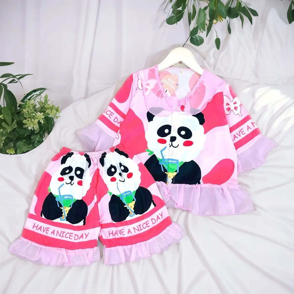 Set lụa viền bèo in 5D hình gấu hồng panda cho mẹ và bé siêu dễ thương mặc nhà hay đi chơi