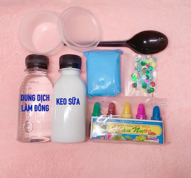 Bộ Kit Làm Slime Cơ Bản 7 Món Giá Rẻ - Dung Dịch Làm Đông, Keo Sữa, Clay, Combo Nước, Hủ Nhỏ, Muỗng, Tặng Kim Tuyến