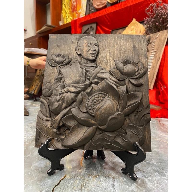 ￼Thầy Thích Minh Tuệ Hoa Sen 18x20 tranh gỗ gõ kèm đế đỡ tranh màu tranh cổ decor 0
