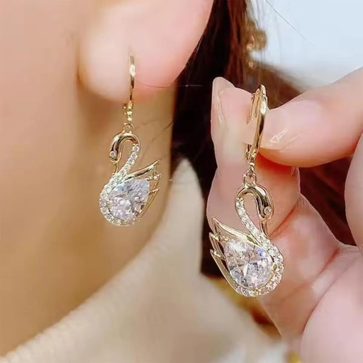 Fashion Zircon Swan Earrings for Women New Trendy Design Luxury Temperament Sparkling Exquisite Earrings
