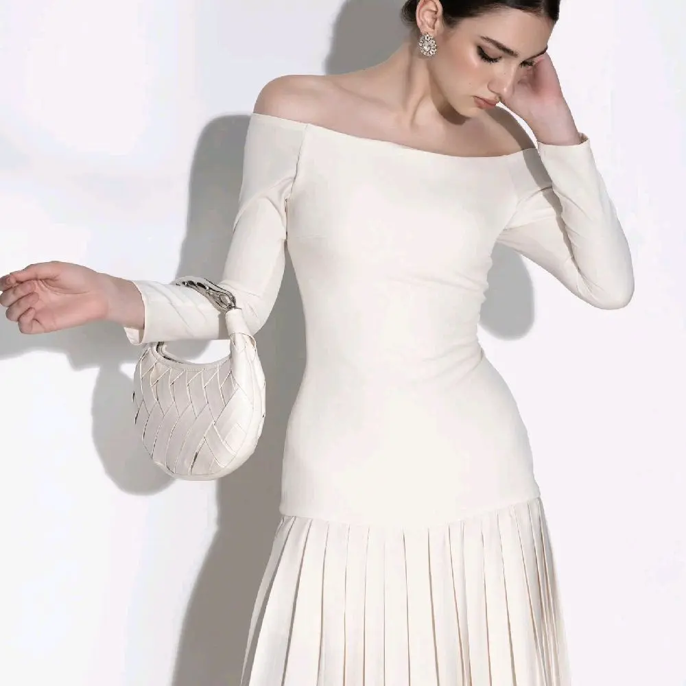 YẾN BẮP CLOTHING - Đầm kaki dập ly kem trễ vai tay dài sang trọng