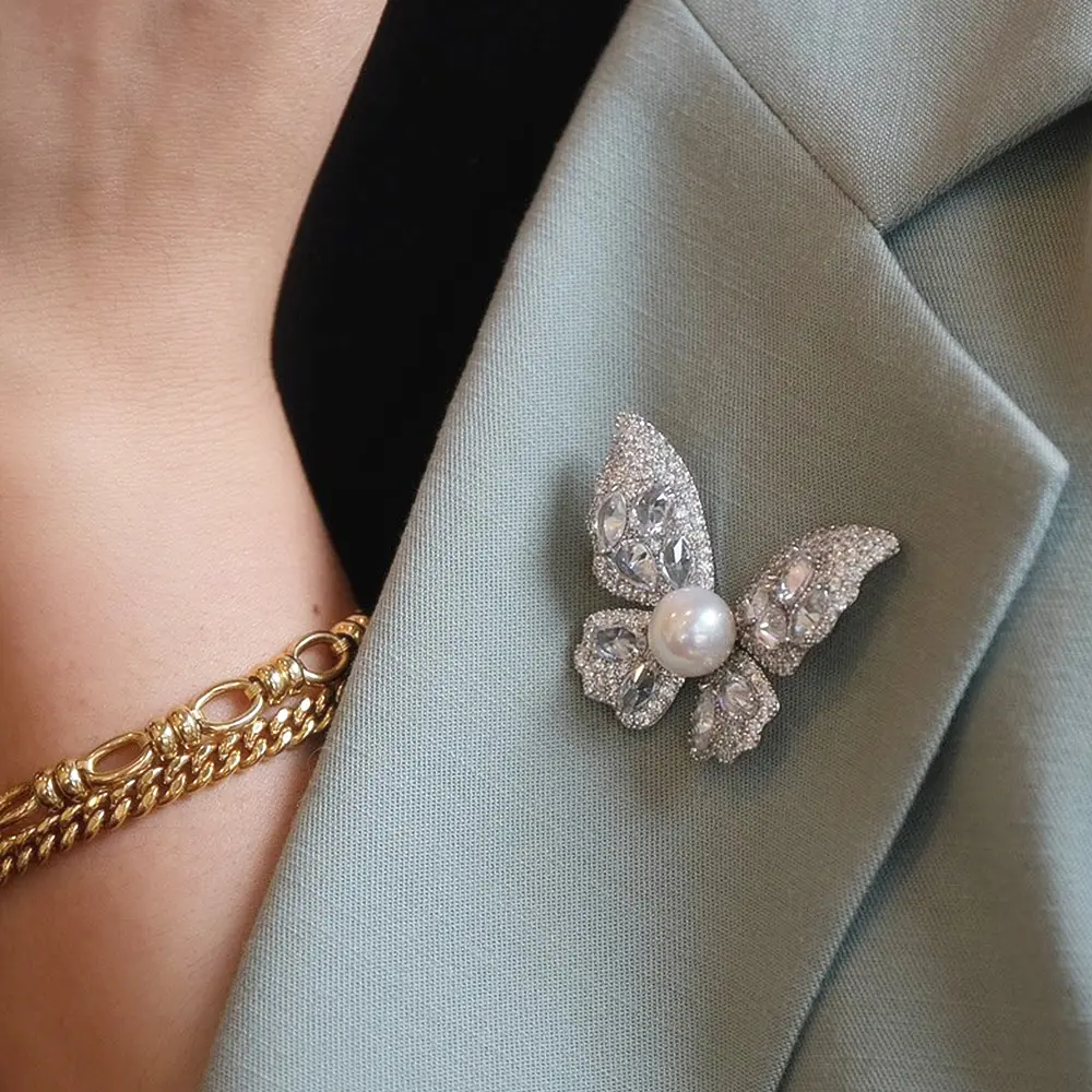 French Women's Zircon Butterfly Pearl Brooch Luxury Full of Rhinestone Insect Lapel Pins Elegant Temperament Jewelry Gift Broach