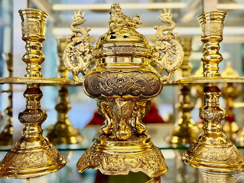 Bộ Tam Sự Đỉnh Lư Đồng Đèn Bàn Thờ Gia Tiên size Trung 35cm Bằng Đồng Nguyên Chất Thương Hiệu Thuận Phát Bảo Hành 5 Năm - Gồm Đỉnh lư 35cm và Cặp đèn 31cm phù hợp với bàn thờ 1m3-1m6 Decor Decor Phòng