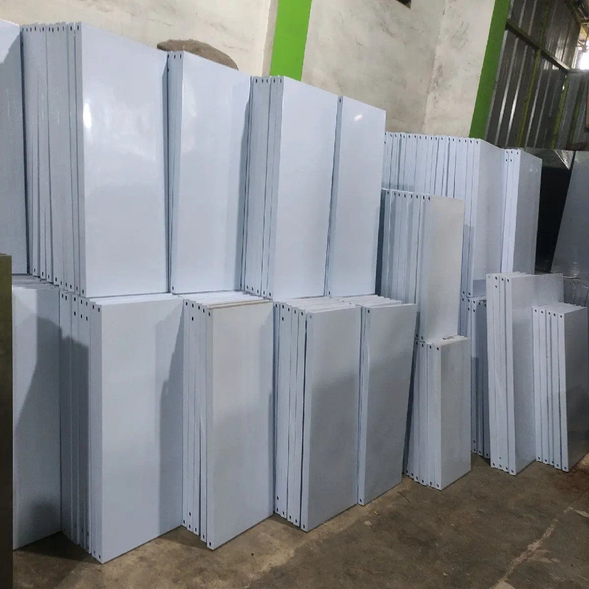 Amblan atau tatakan rak ukuran 100x30 putih