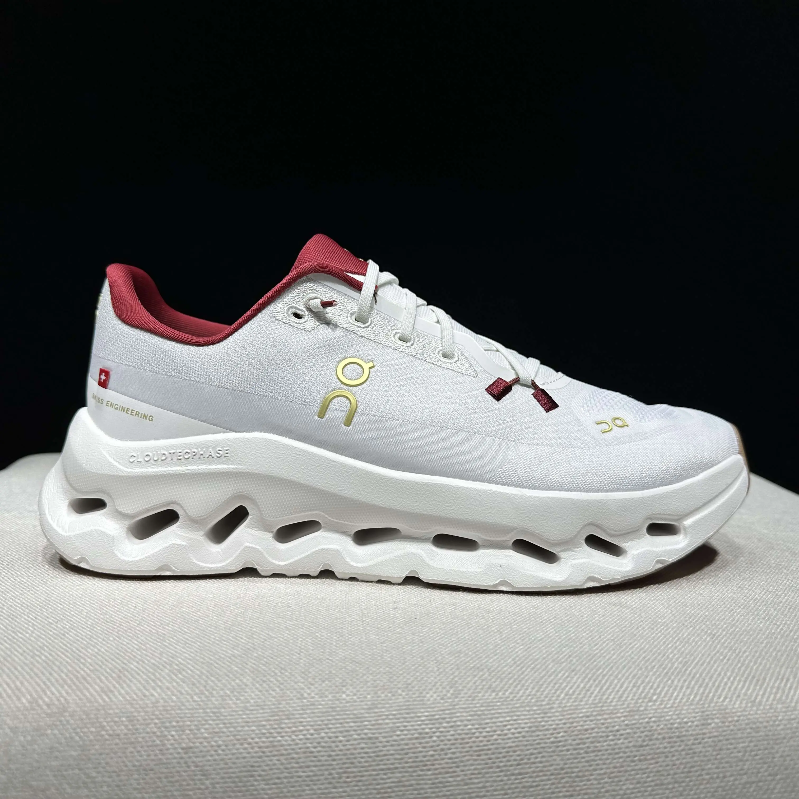 On Aung Run [Year of the Snake Limited] Cloudtilt 2025 Spring and Summer Men's Lightweight Casual Shoes Pearl Ivory
