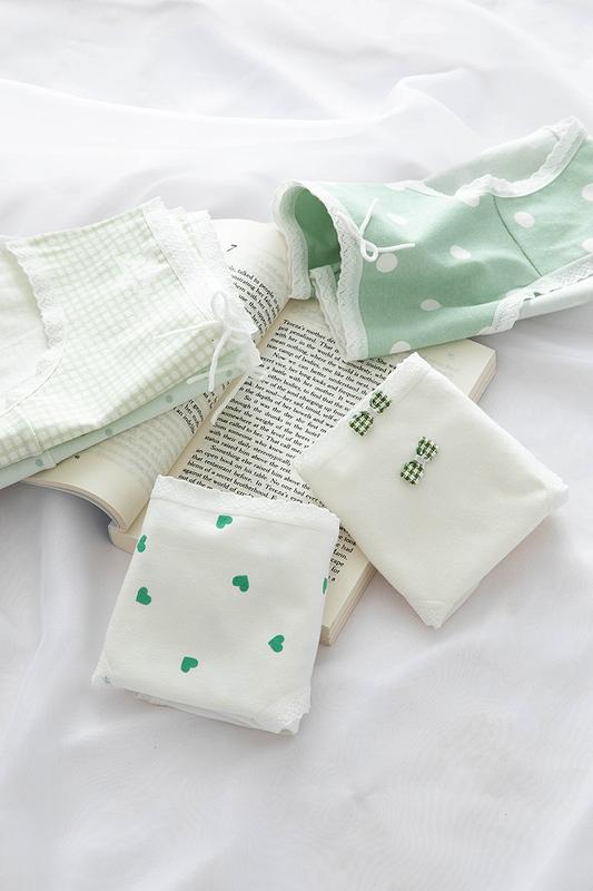 Product Introduction of Little Fresh Dot Print Milk Shake Green Girl Underpants 19