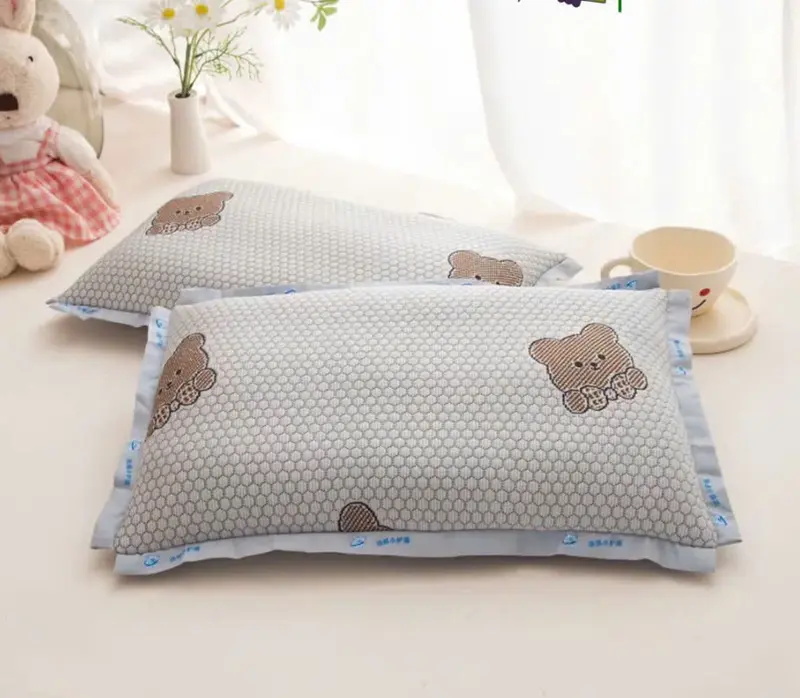 ( HOT MÙA HÈ ) Gối Cá Heo và Gấu băng lạnh Dành Cho Bé. Chất liệu vải tencel Thấm Hút Mồ Hôi Tốt. Kt 38x55cm. Nhộng Chũn 3