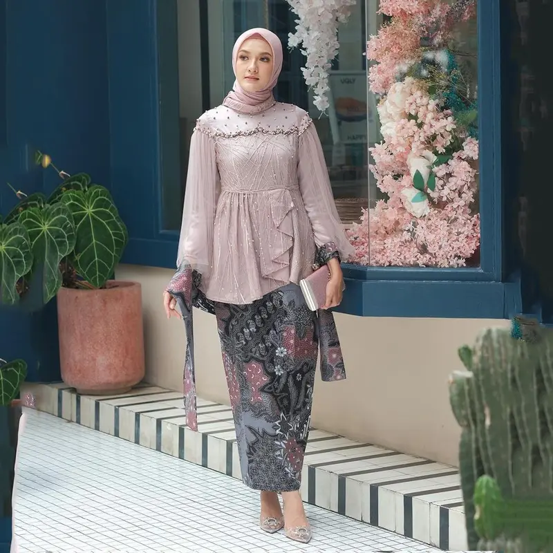 Kebaya Batik Couple Kebaya Modern Keysa Kebaya Wisuda,Tunangan Dan Lamaran Terbaru Kebaya Brokat Tille Mutiara Rok Span Allsize Kebaya Kondangan 3