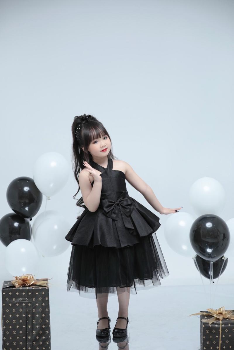Product Introduction of Đầm đen công chúa cho bé gái 3