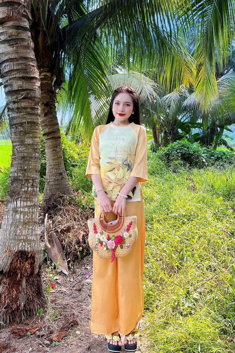 Product Introduction of Tháp phục lụa - áo tơ in hình hoa sen cc Nữ 2