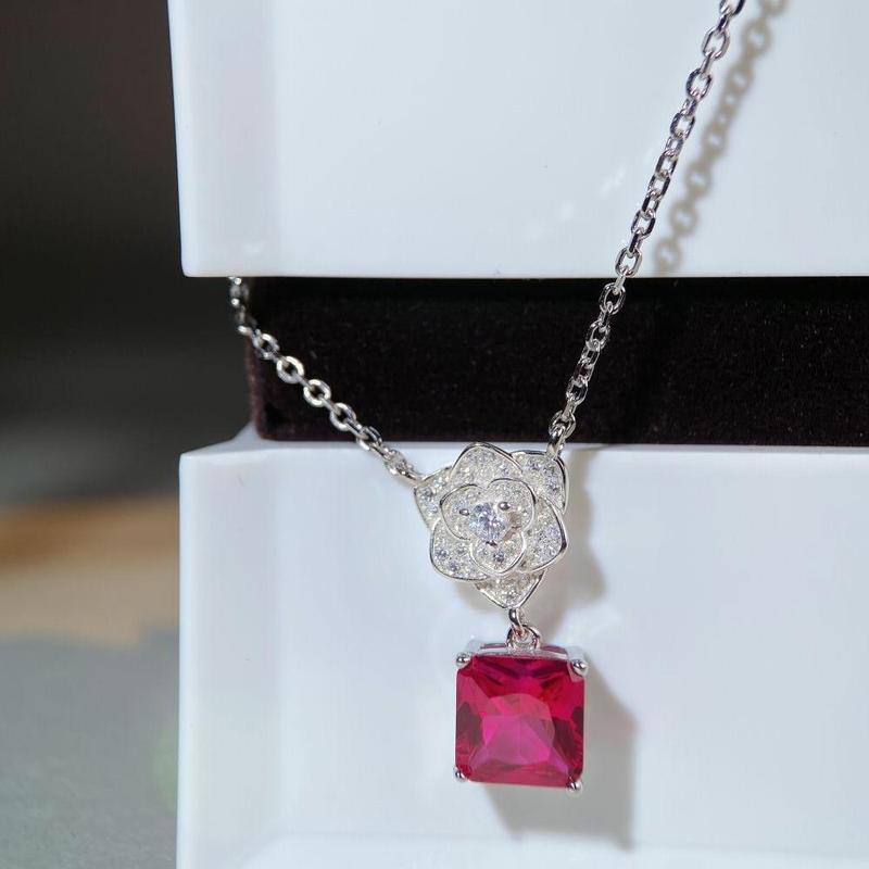 Product Introduction of S925 Sterling Silver Camellia Necklace for Women Red Corundum Ruby Petal Flower Chain Light Luxury High-end Clavicle Chain 6
