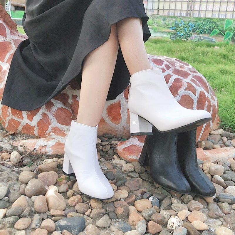 Product Introduction of Bốt gót vuông 5p có đen và kem Nữ Shoes Boot 2