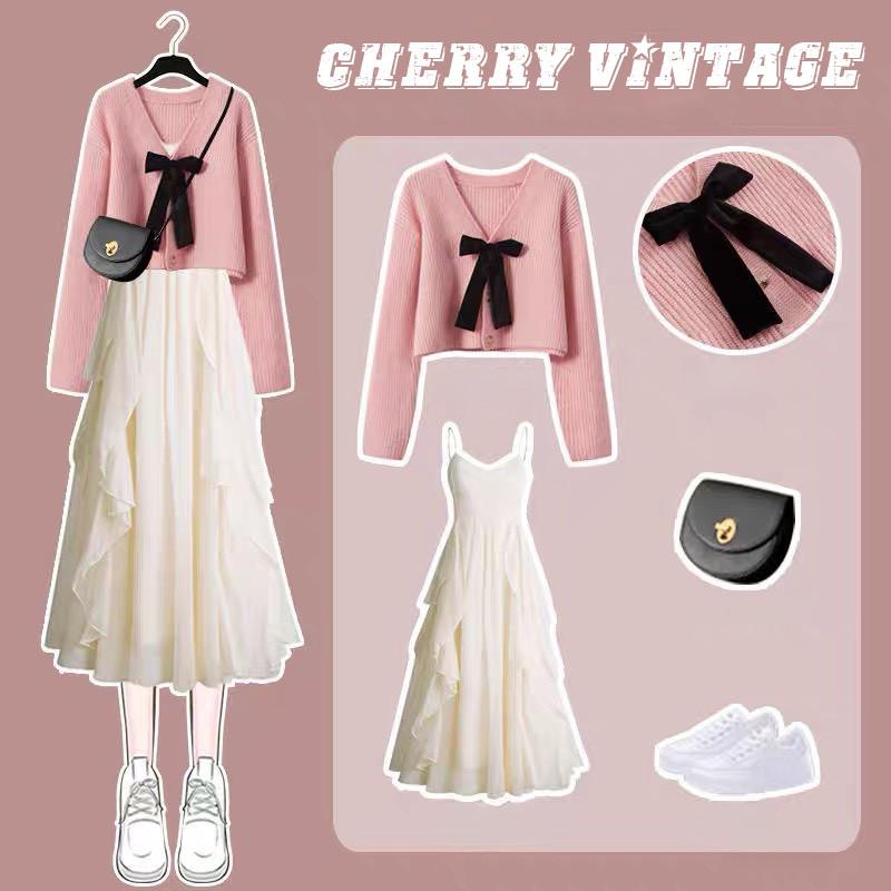 et áo khoác len cardigan thắt nơ cổ chữ V dáng crotop phối cùng váy hai dây dáng dài nhiều lớp bồng bềnh