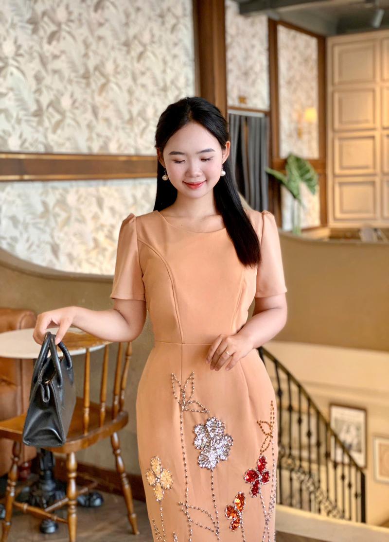 Product Introduction of Đầm nữ , Thiết Kế Cổ Tròn, Đính Phale Cao Cấp, Đen - Đỏ - Da 3