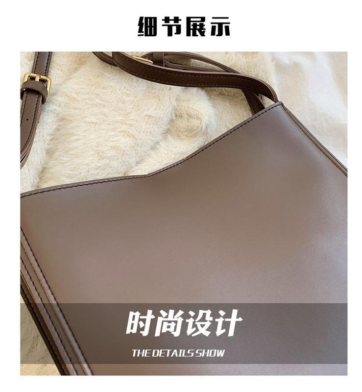 Product Introduction of One bag on the shoulder, retro-large tote bag of women, fashionable bag 4
