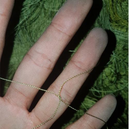 lưới đuổi gà bằng dù Thái Lan để bảo vệ mùa màng và hoa màu mắt lưới 12cm cao 4.5m có chống gió và kẹp chì 2