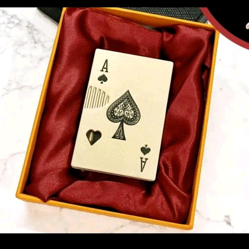 Đồ chơi mô hình lá bài có đèn led khi bật nhỏ gọn Cards 0